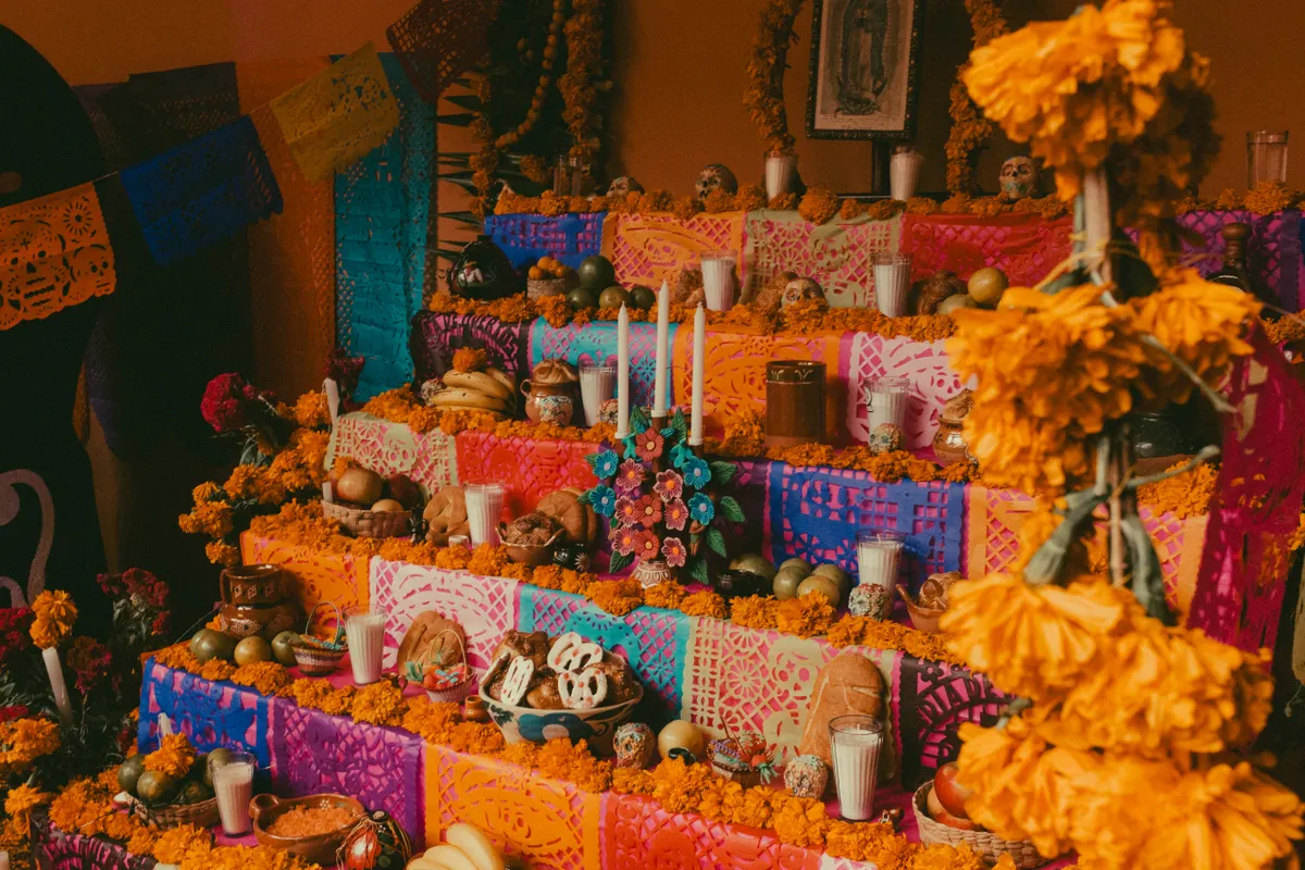 Comparative chart showing symbolic shapes, funeral offerings, dyed paper, and modular units across cultures.